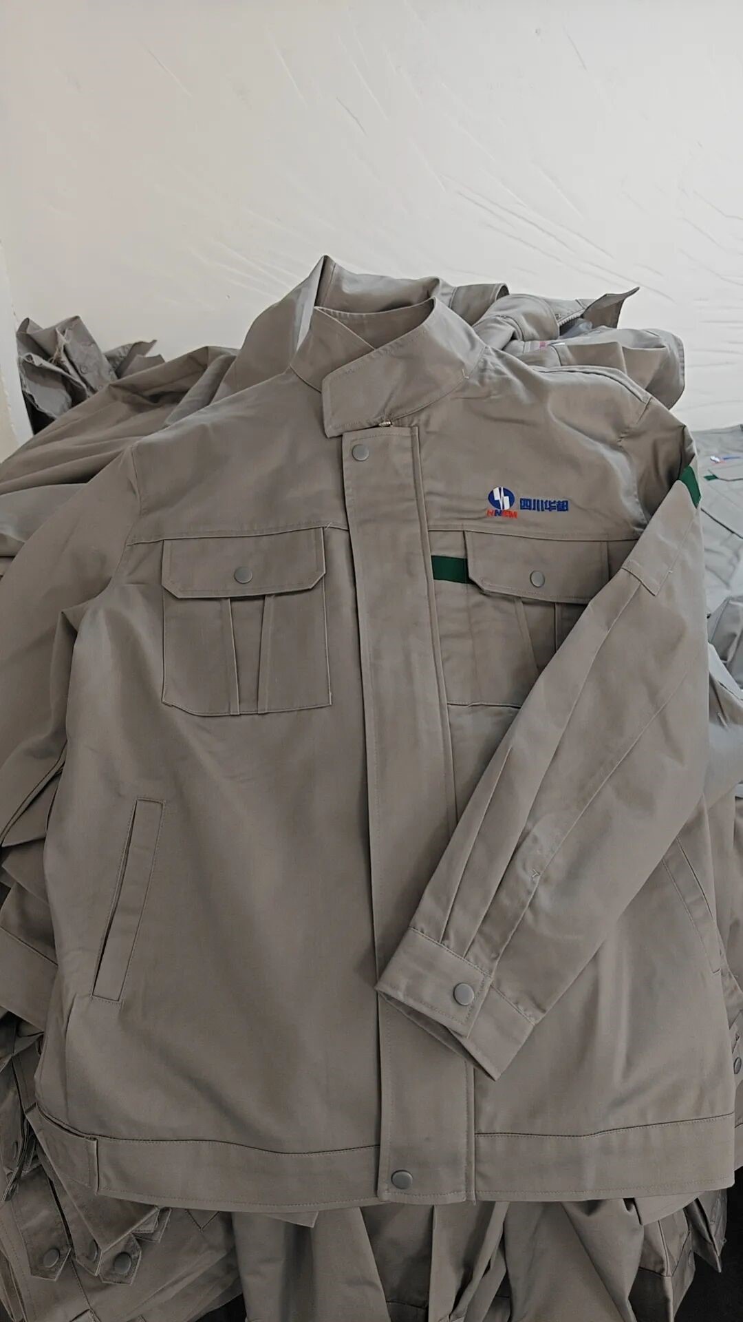 长沙炭河服饰有限公司,长沙西服定制公司,工作服定制,冲锋衣定制,T恤定制