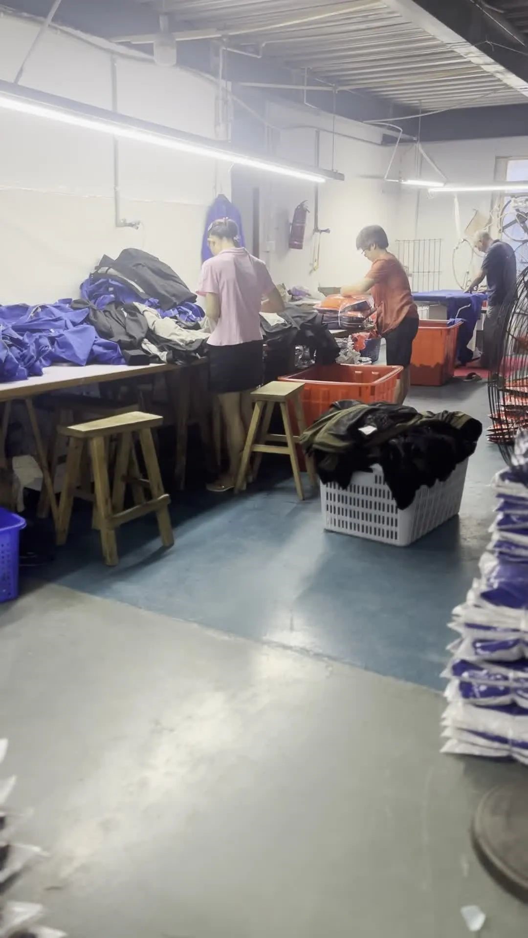 长沙炭河服饰有限公司,长沙西服定制公司,工作服定制,冲锋衣定制,T恤定制