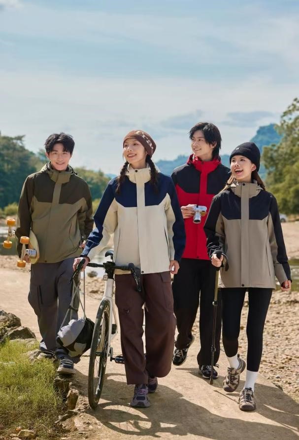 长沙炭河服饰有限公司,长沙西服定制公司,工作服定制,冲锋衣定制,T恤定制